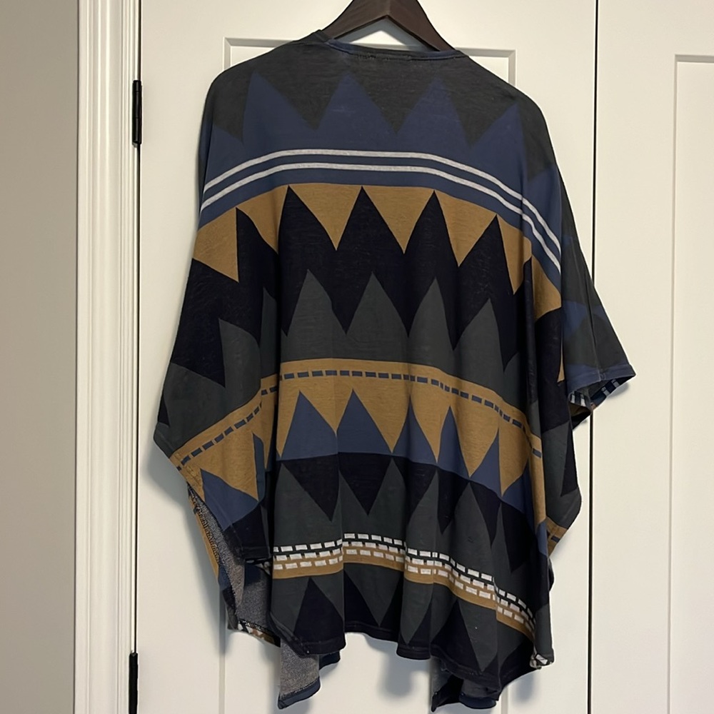 Open poncho - Picture 2 of 3
